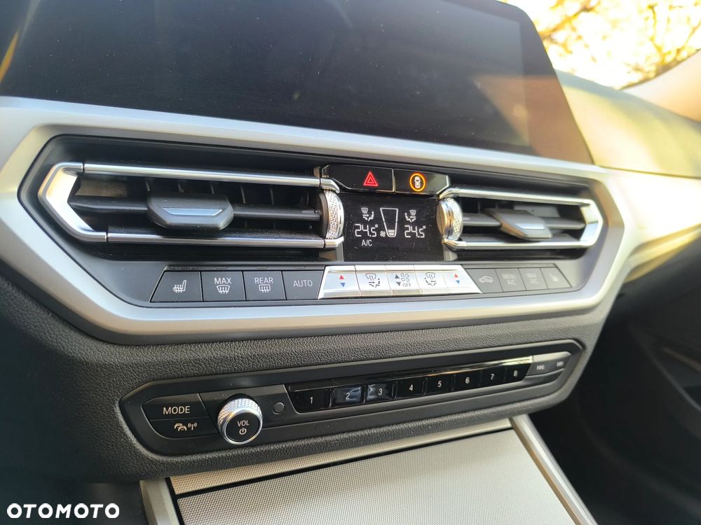 BMW Seria 3 330e iPerformance Sport Line - 11