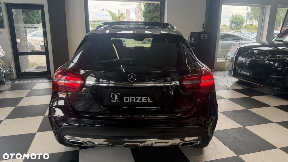 Mercedes-Benz GLA - 9
