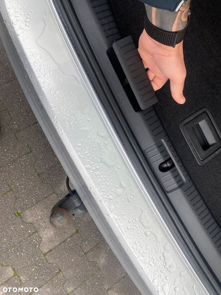 Volkswagen Golf 1.6 TDI DPF Highline - 17