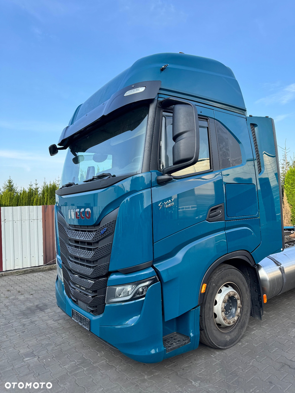 Kompletna kabina Iveco S-Way + stopnice, owiewki i kompletny zderzak