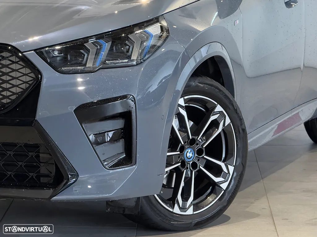 BMW iX2 eDrive20 Pack Desportivo M - 6