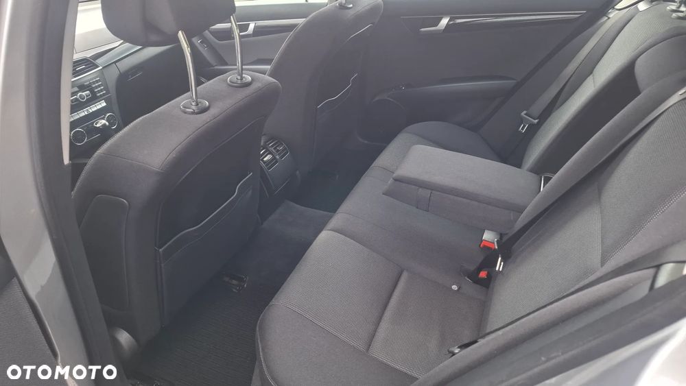 Mercedes-Benz Klasa C 180 CGI BlueEFFICIENCY - 11