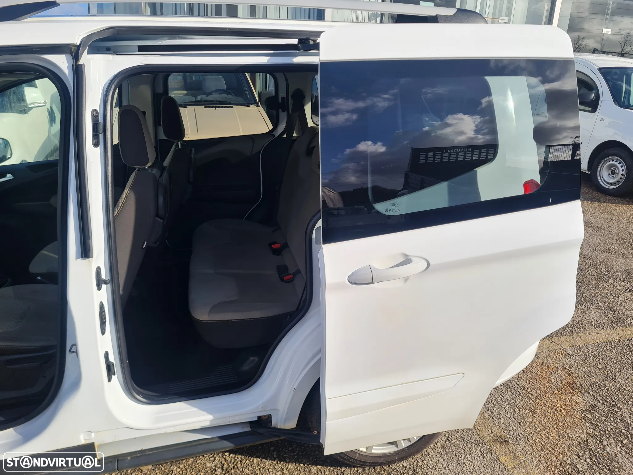 Ford Tourneo Courier 1.0 EcoBoost Titanium - 6