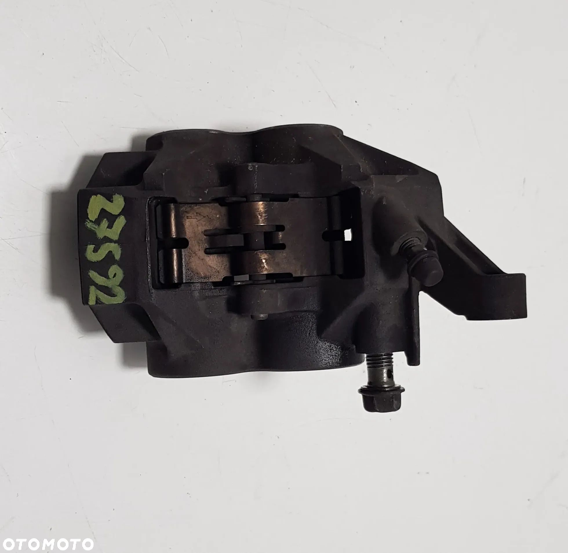 Yamaha Fazer FZS 600 Zacisk hamulca przód - 1