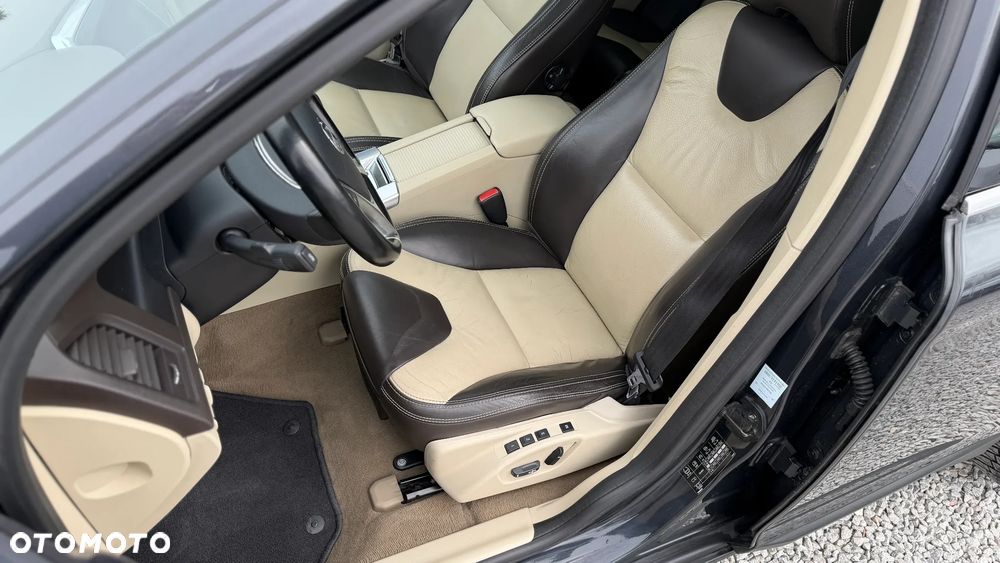 Volvo XC 60 D5 AWD Summum - 33