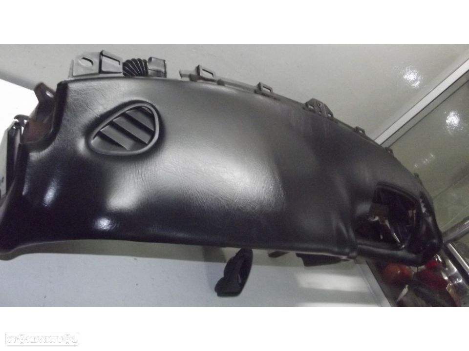 Mazda MX 3 tablier c/acessorios - 2