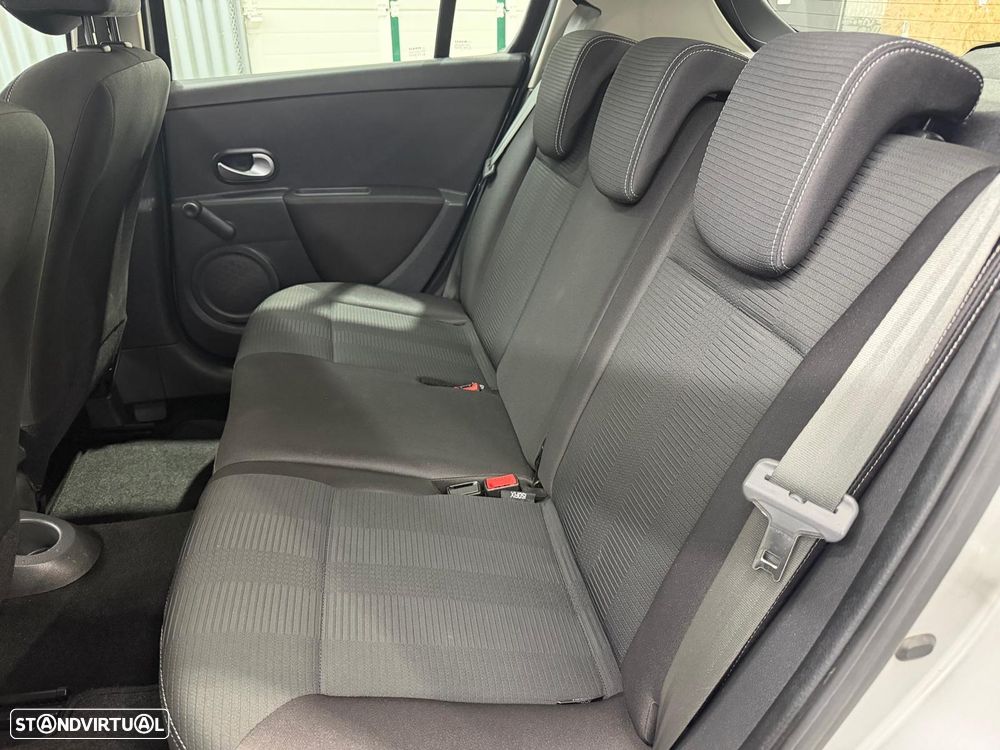 Renault Clio 1.2 16V Dynamique - 21