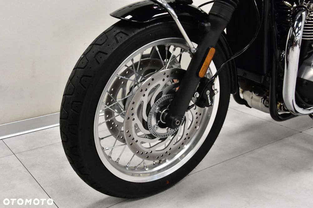 Triumph Bonneville - 32