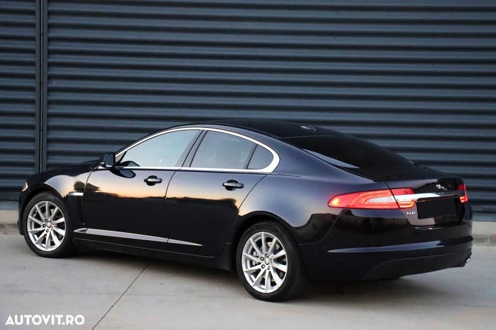 Jaguar XF 2.2D Portfolio - 16