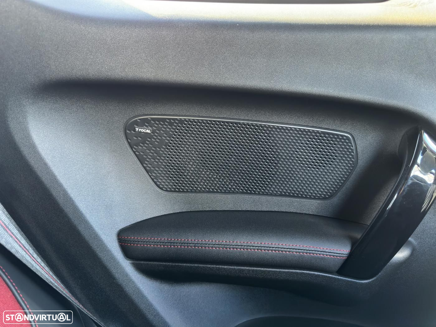 Peugeot 208 GTI 200 THP - 38