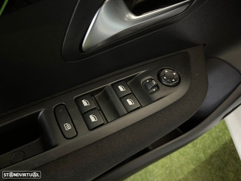 Peugeot 208 1.2 PureTech Active - 25