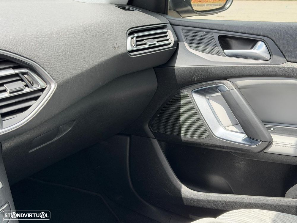 Peugeot 308 1.5 BlueHDi Allure Pack - 17