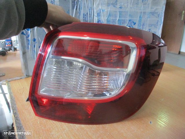 Farol Tras 265500465R DACIA SANDERO 2016 5P DRT VALEO DACIA SANDERO II FASE 1 2013 1.5DCI 90CV 5P AZUL DRT VALEO DACIA SANDERO 2 FASE 1 2016 0.9I 90CV 5P AZUL - 5