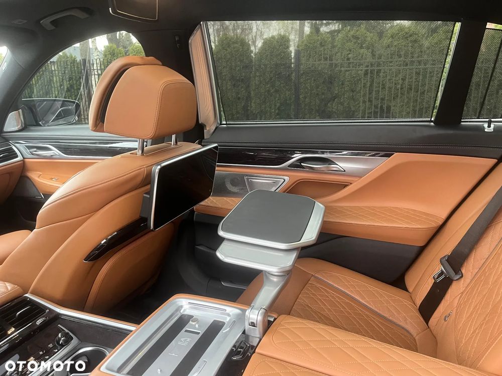 BMW Seria 7 750Li xDrive sport - 16