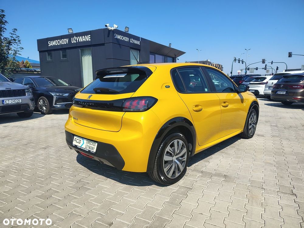 Peugeot 208 - 8