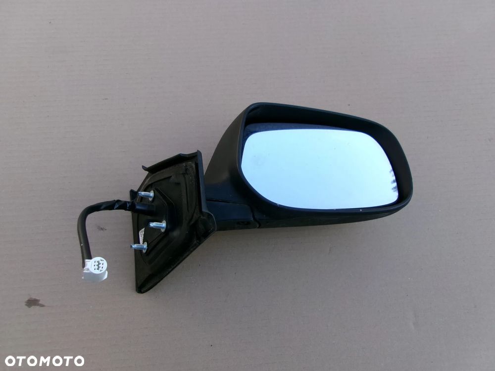 LUSTERKO  PRAWE ELEKTR. TOYOTA YARIS II 05-11 1E7 - 1
