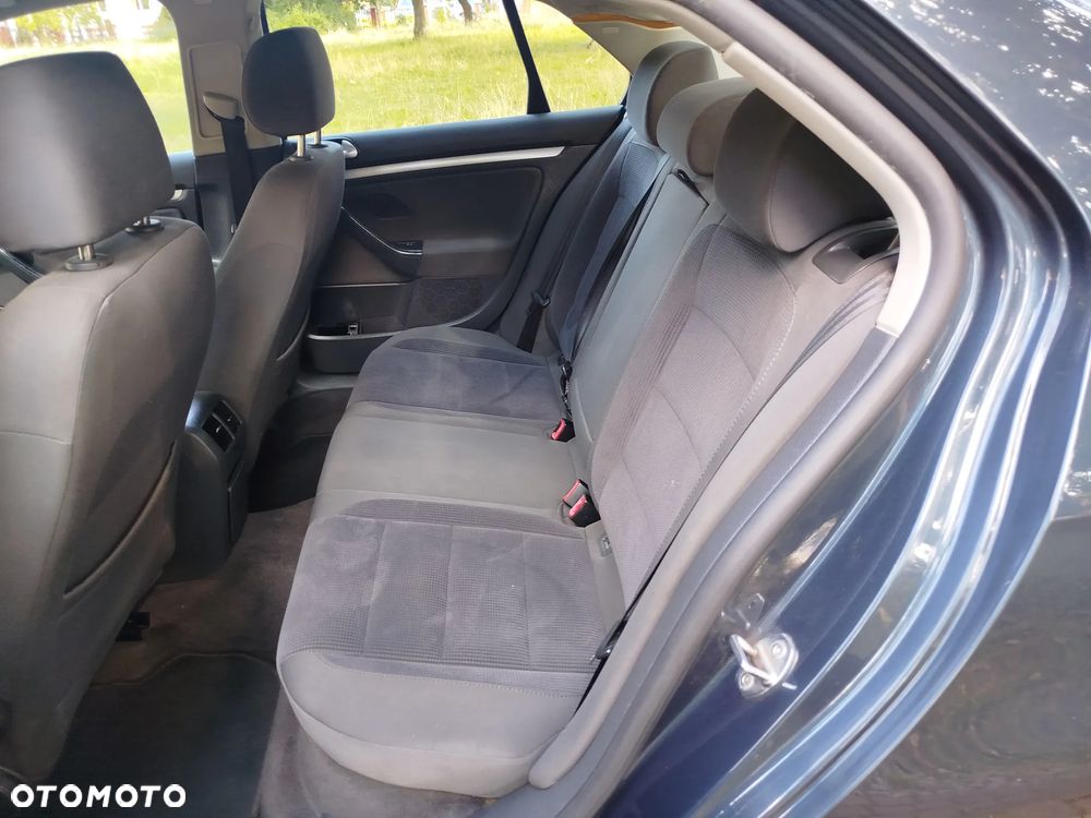 Volkswagen Jetta - 10
