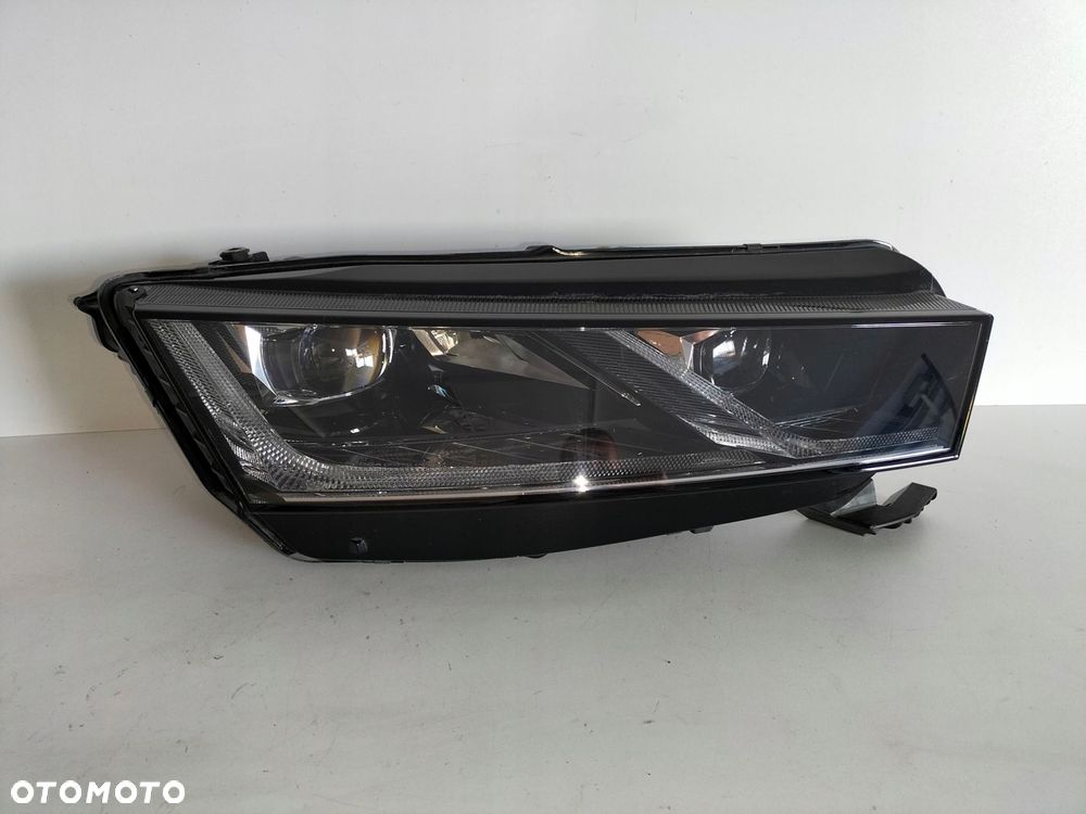 lampa przednia reflektor prawa skoda octavia 4 iv 19- full led - 1