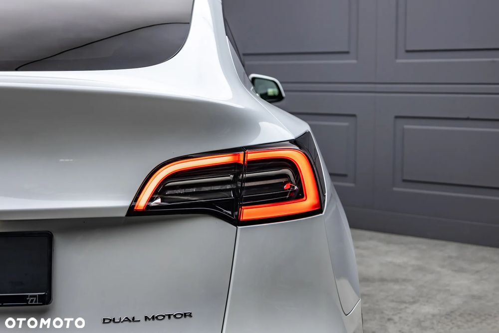 Tesla Model Y - 11