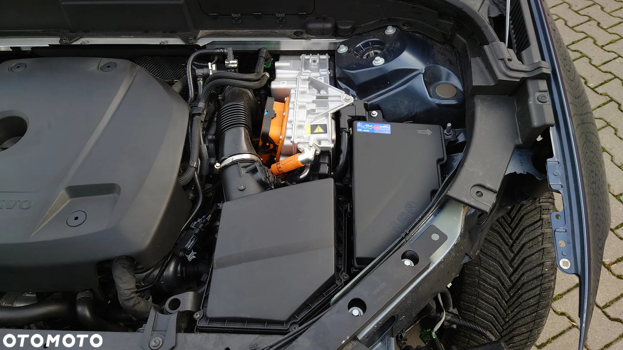 Volvo XC 60 T6 AWD Plug-in Hybrid Plus Dark - 21