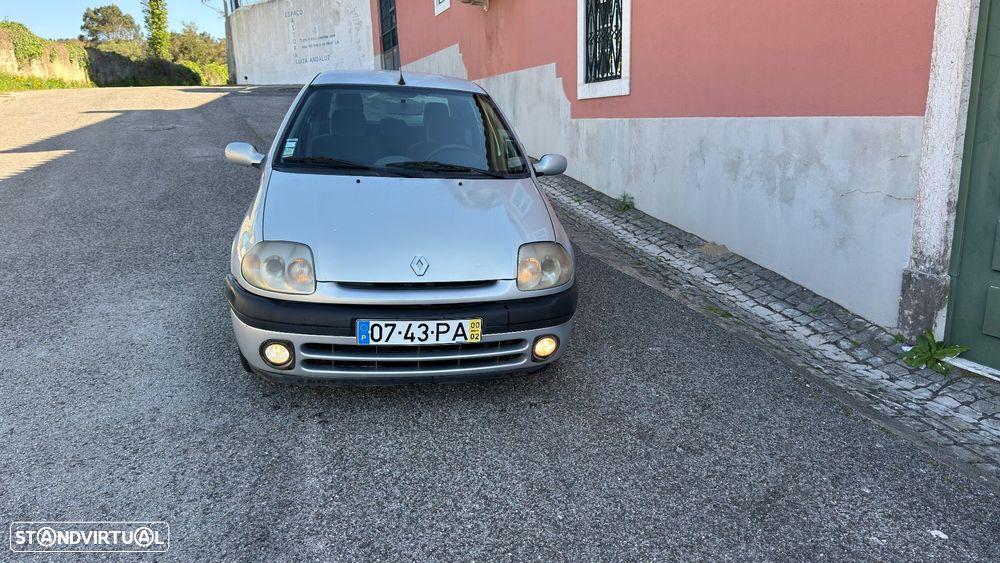 Renault Clio 1.9 DTi RXE - 1