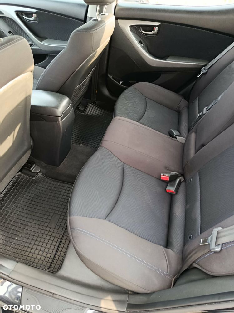 Hyundai Elantra 1.6 Comfort - 10