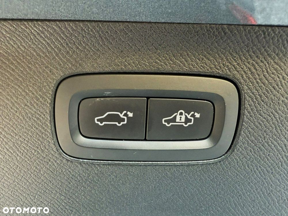 Volvo XC 90 D5 AWD R-Design 7os - 22