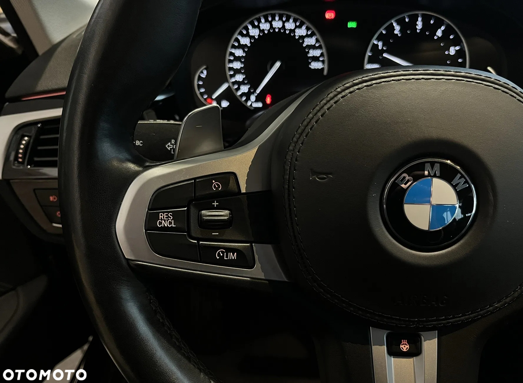 BMW Seria 5 530i Touring - 13