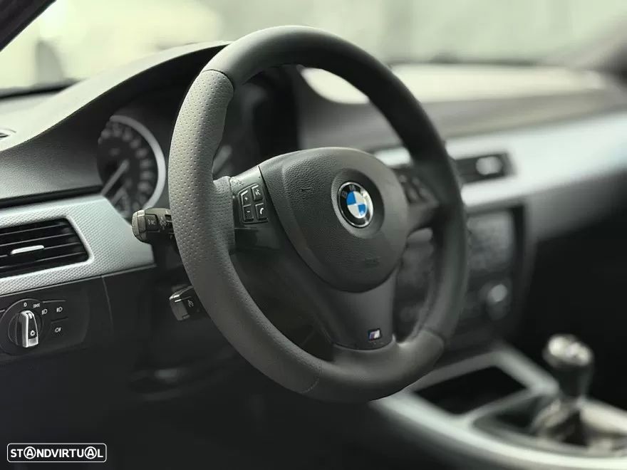 BMW 318 d Pack M - 26