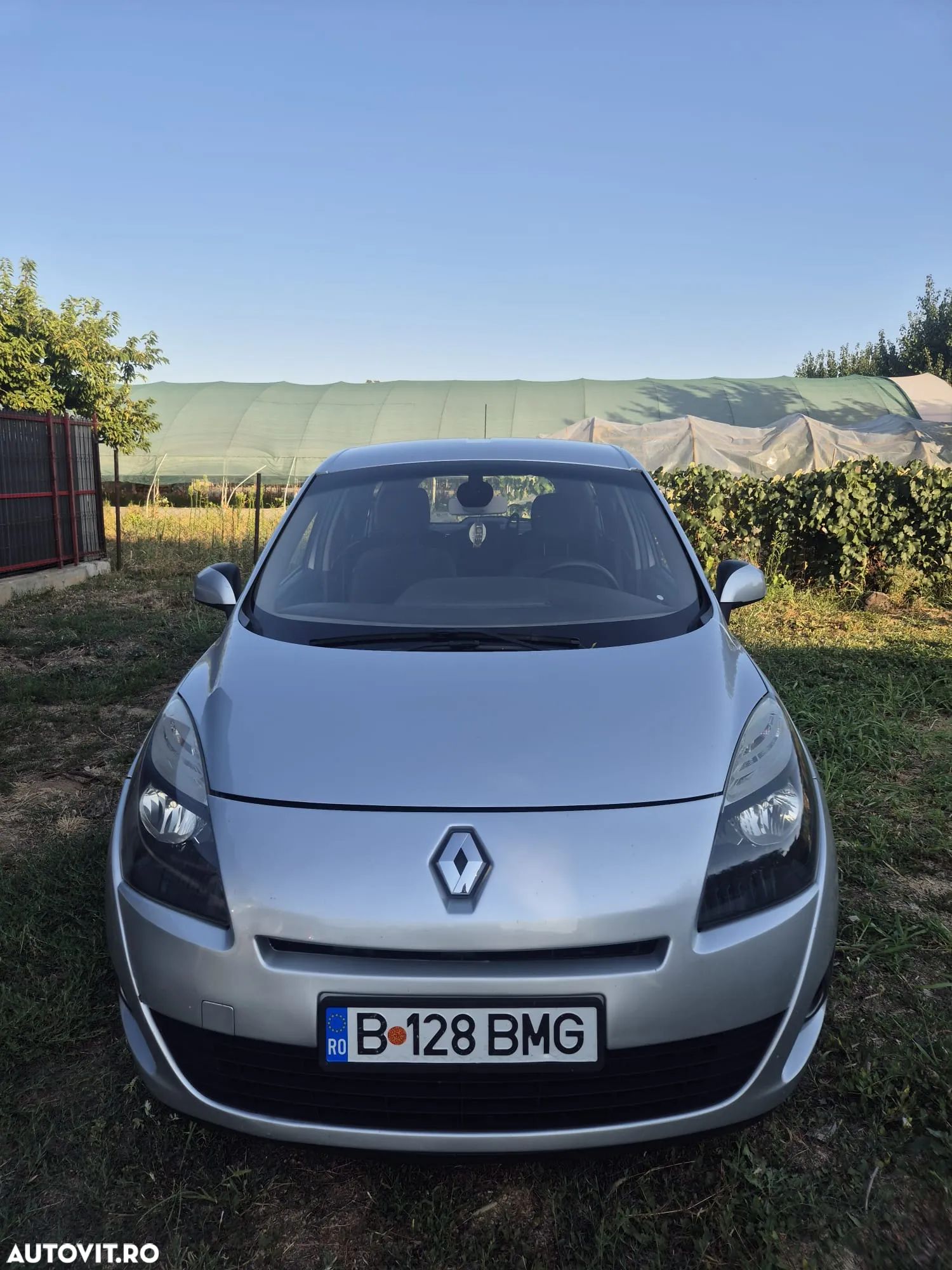 Renault Grand Scenic - 1