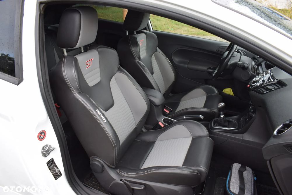 Ford Fiesta 1.6 EcoBoost mit Leder-Sport-Paket ST - 14