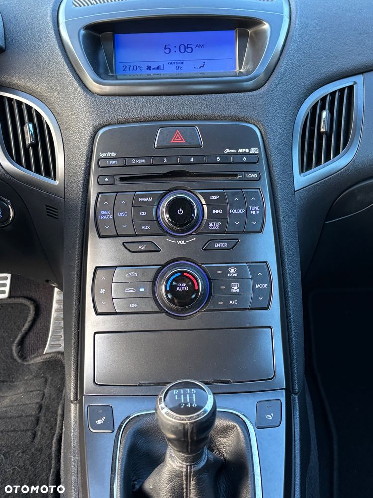 Hyundai Genesis Coupe 2.0 T - 24