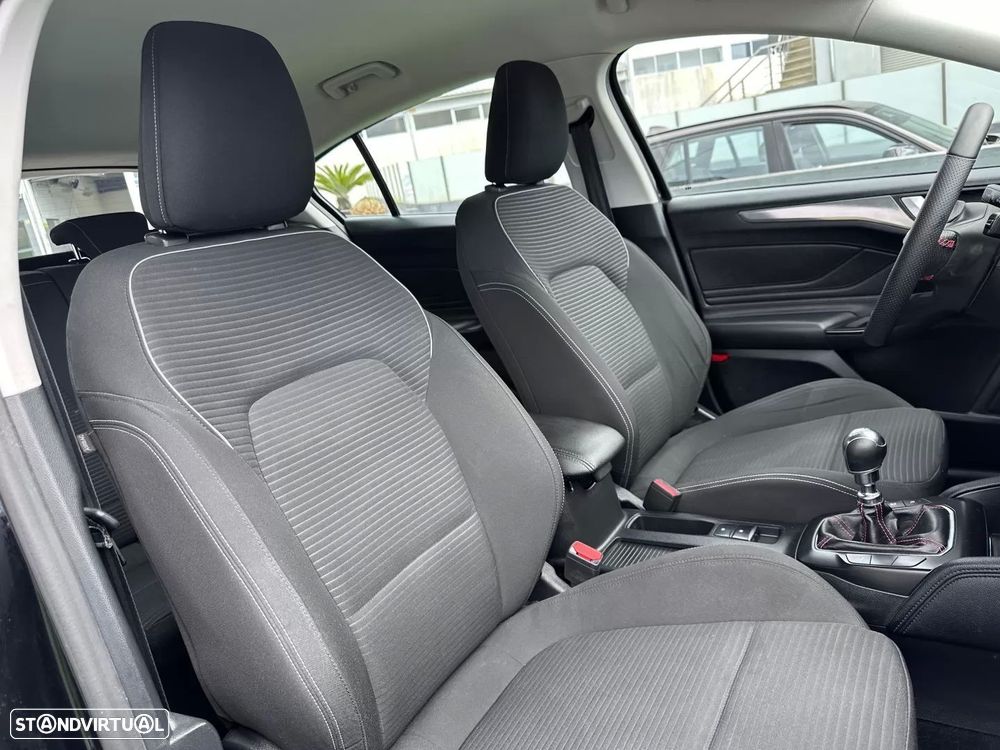 Ford Focus 1.0 EcoBoost S&S TITANIUM - 49