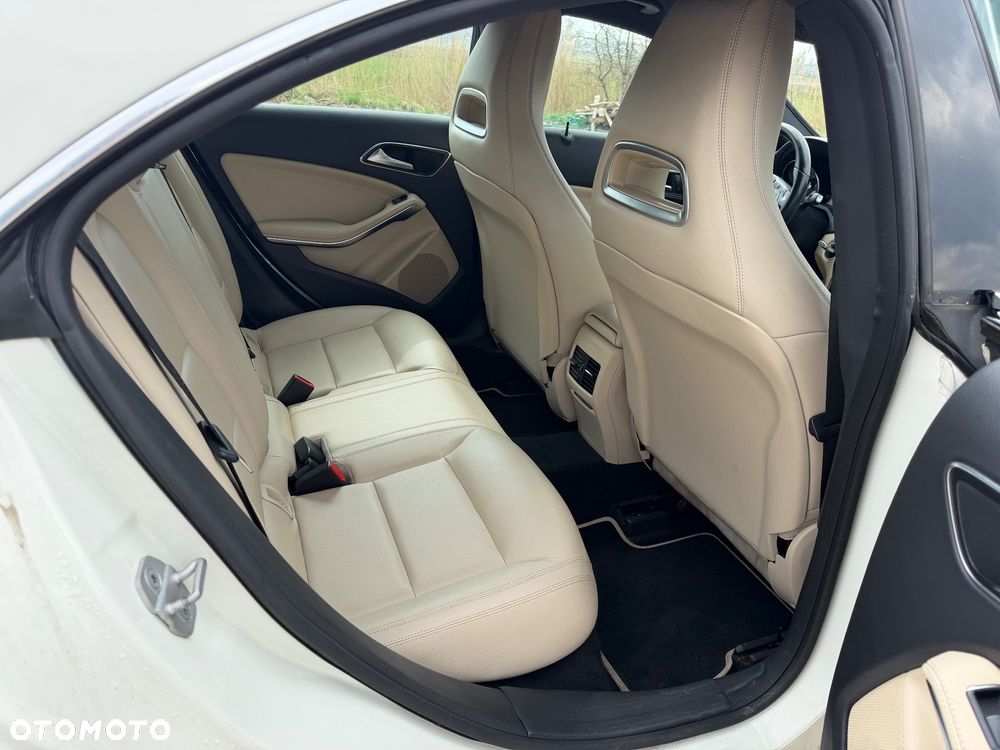 Mercedes-Benz CLA 250 4Matic 7G-DCT Sport - 13