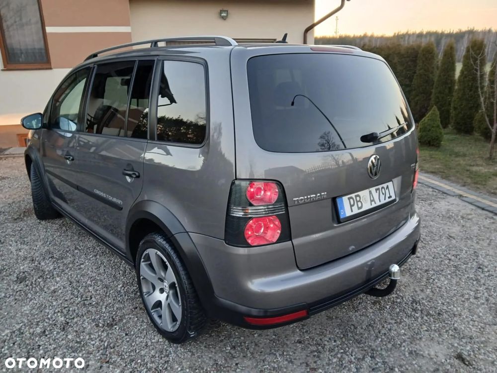 Volkswagen Touran 1.4 TSI Cross - 23