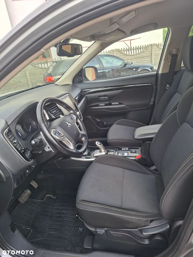 Mitsubishi Outlander 2.4 4WD - 5