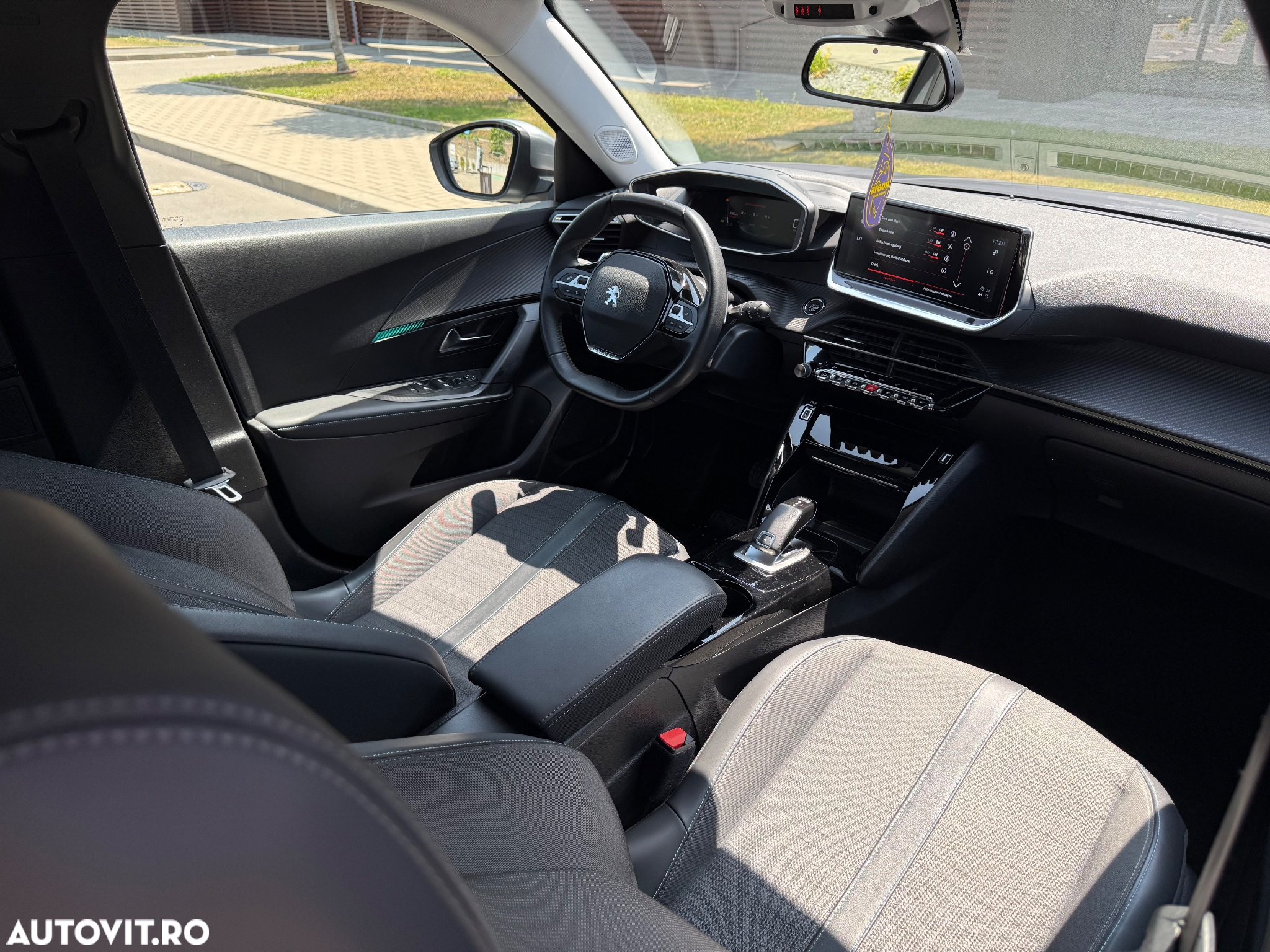 Peugeot 2008 1.5 BlueHDI EAT8 STT Allure Pack - 11