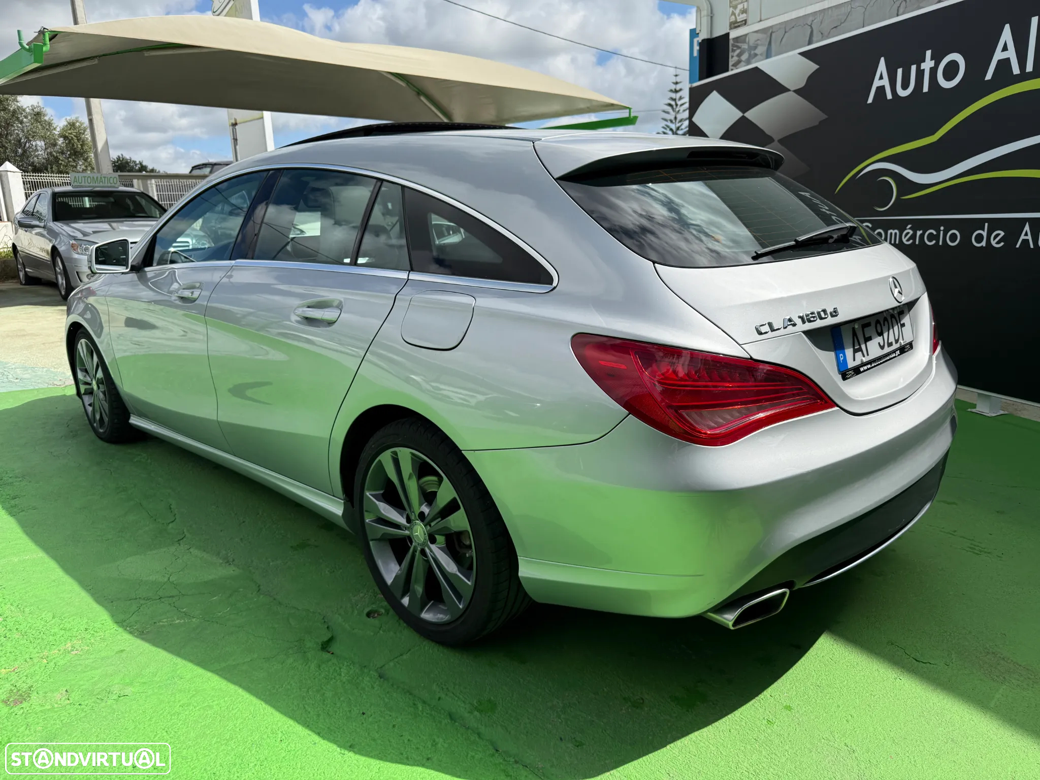 Mercedes-Benz CLA 180 Shooting Brake d Urban - 8