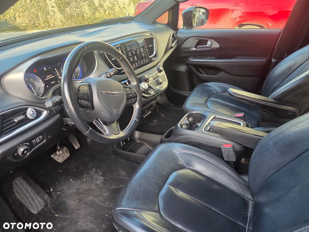 Chrysler Pacifica - 39