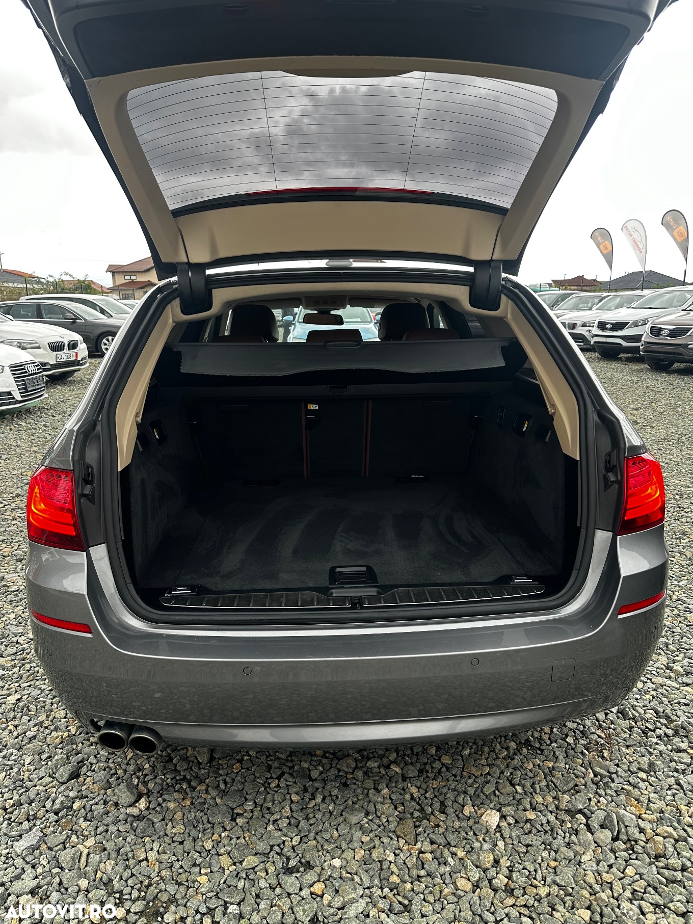 BMW Seria 5 520d Touring Aut. Luxury Line - 9