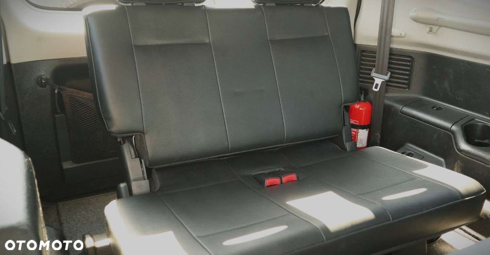 Mitsubishi Pajero - 13