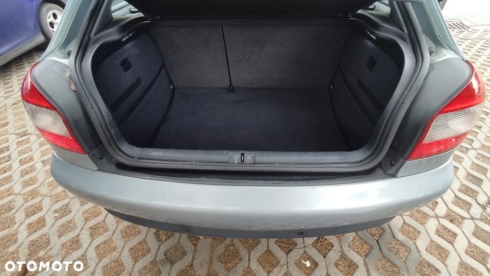 Audi A3 3-drzwiowe 1.6 Ambiente - 12