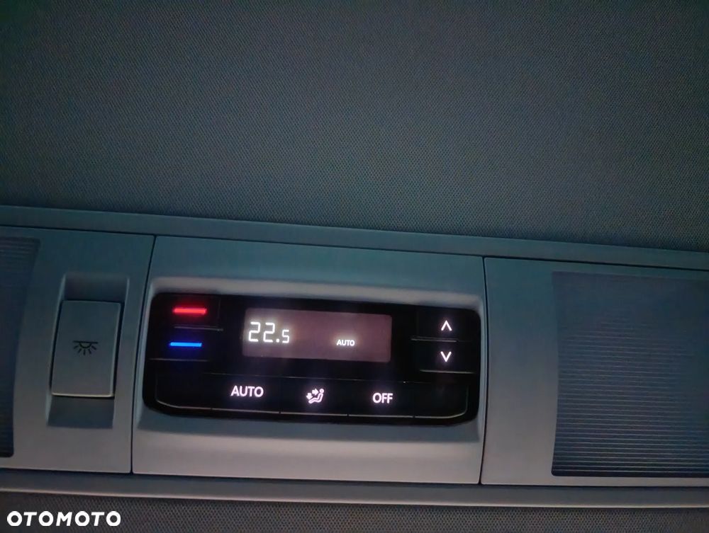 Volkswagen Caravelle - 28