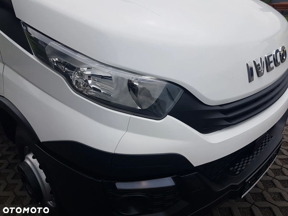 Iveco 70C18 KONTENER ROLETY BOK DO TRANSPORTU WODY 3,66x2,21x1,86 KLIMA DMC 7 TON RAMA DO ZABUDOWY - 25