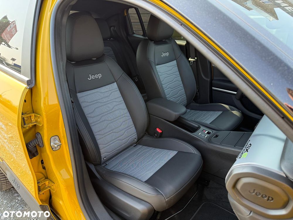 Jeep Avenger 1.2 T3 mHEV Overland 4xe eDCT6 - 28