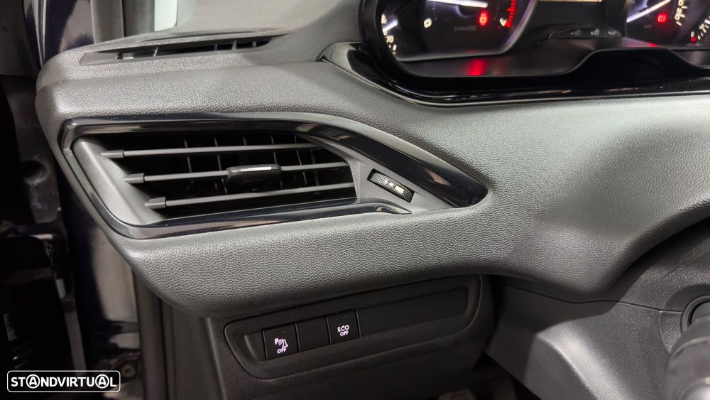 Peugeot 208 1.2 PureTech Signature - 18