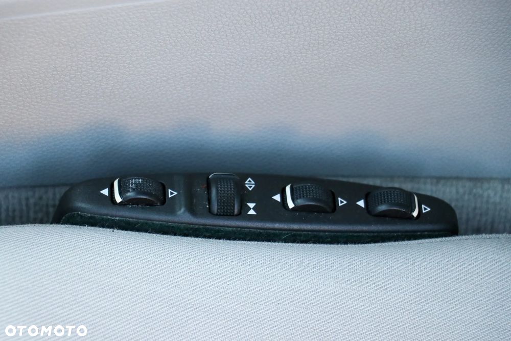 Mercedes-Benz Klasa C 200 CDI DPF Automatik Elegance - 30