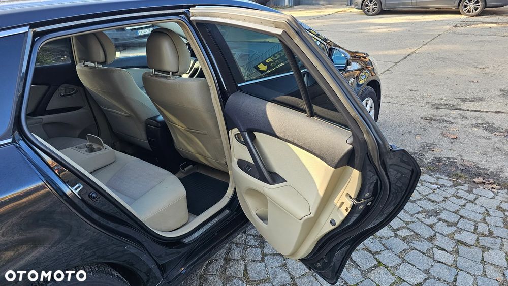 Toyota Avensis - 22