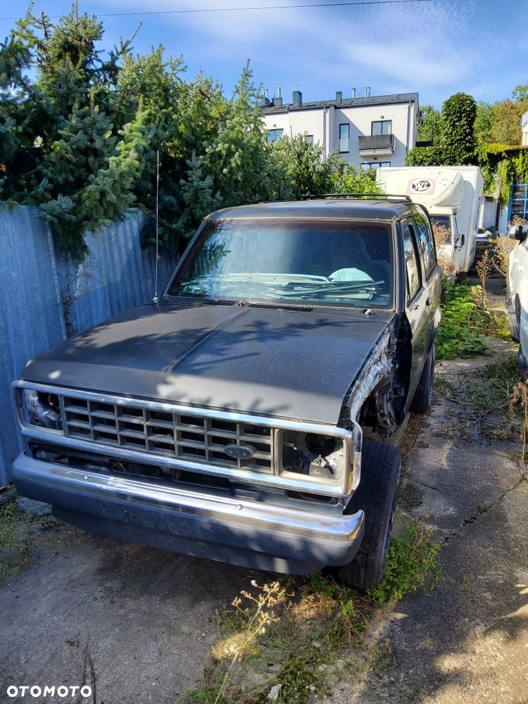Ford Bronco - 1