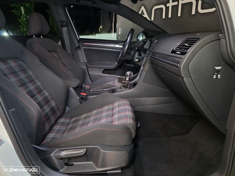 VW Golf 2.0 TSI GTI DSG Performance - 21